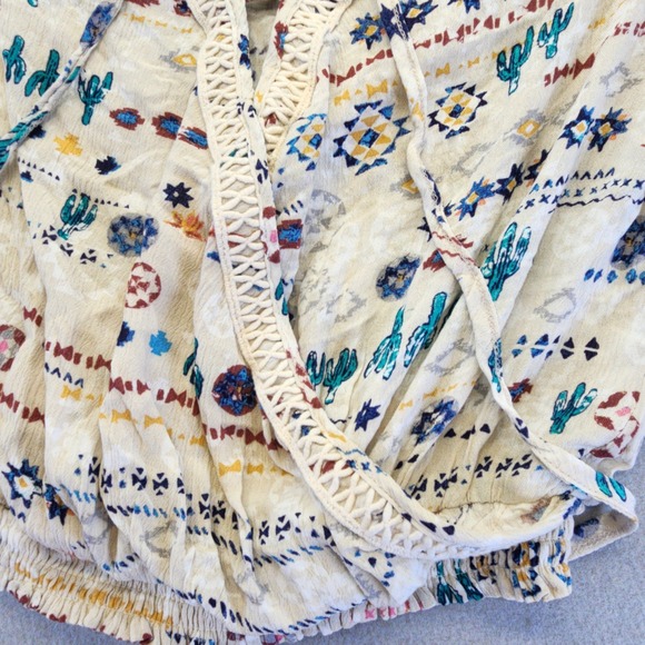American Rag Cie Boho Cactus Print Cold Shoulder Bell Sleeve Crop Top Womens M - Picture 7 of 14
